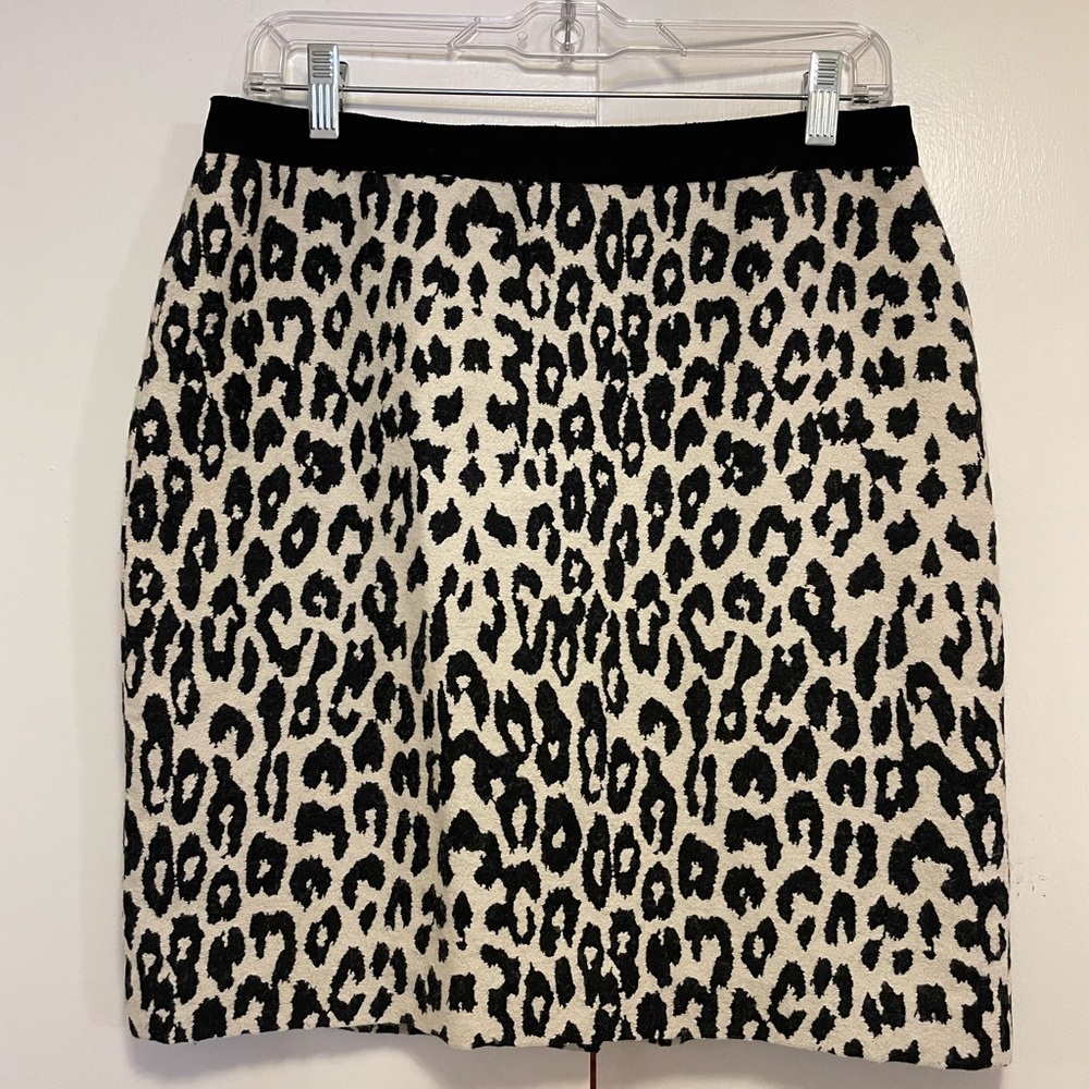 Ann Taylor woman’s skirt, petite, size 10, leopard print